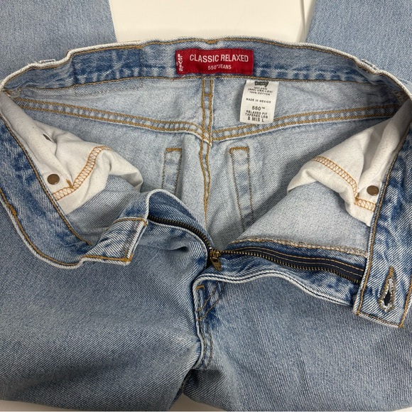 Vintage Retro Levi’s 550 Classic Relaxed Fit Highrise Taper Crop Light Wash Jean - Picture 8 of 12
